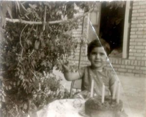 האמא בגיל שלוש שנים באיראן. צילום: פרטי באדיבות דו"צ